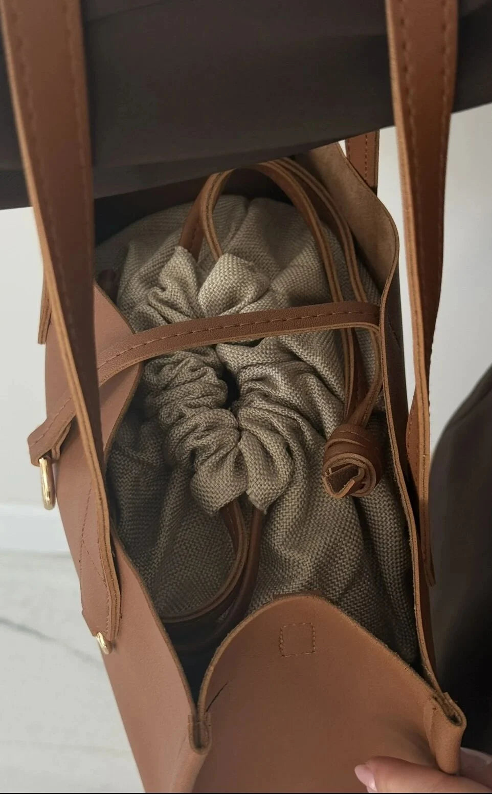 Sac calina كلاسيكي 🖤و فخم🌟 مع حزام طويل و بوشات مغلقة✨