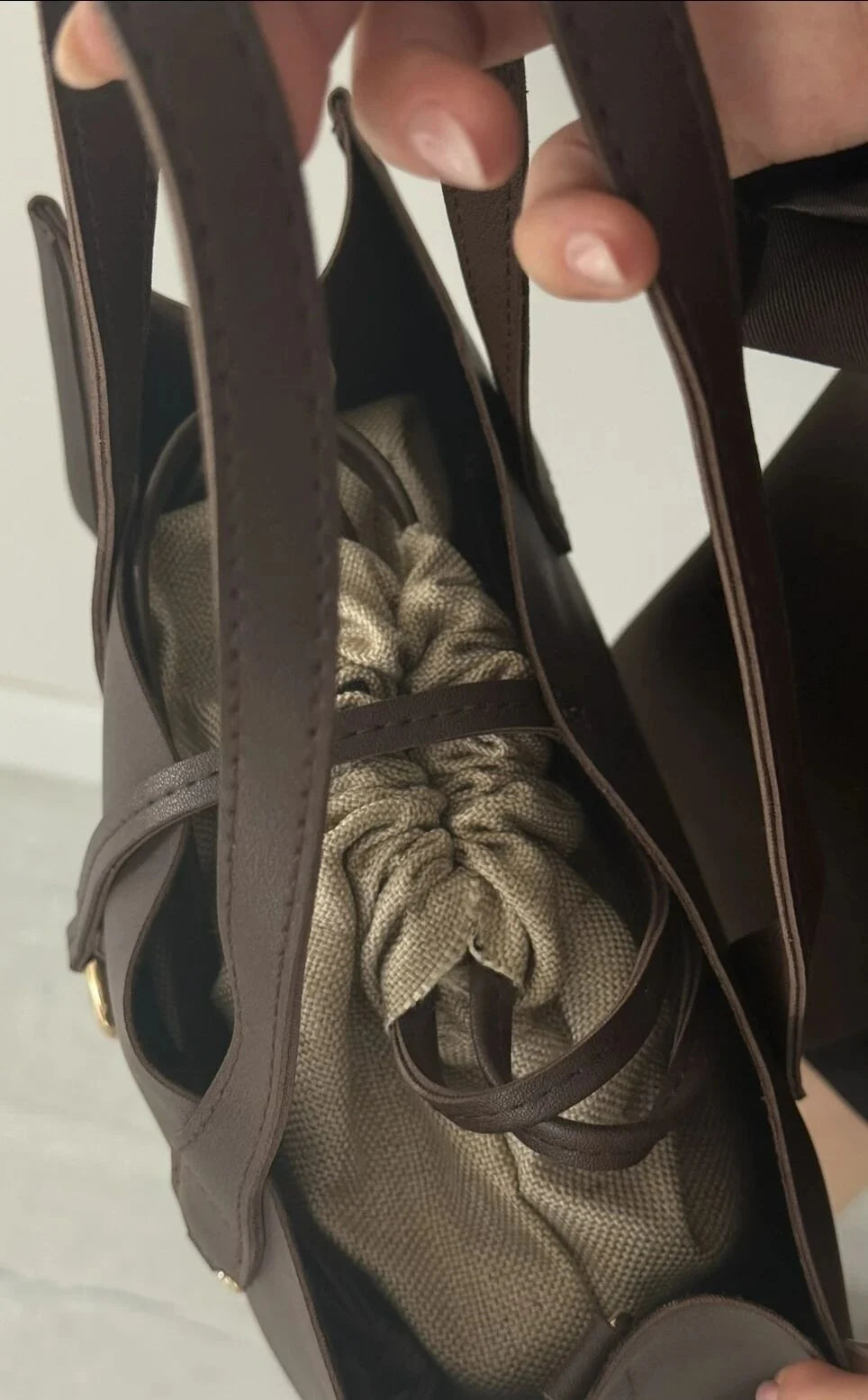 Sac calina كلاسيكي 🖤و فخم🌟 مع حزام طويل و بوشات مغلقة✨